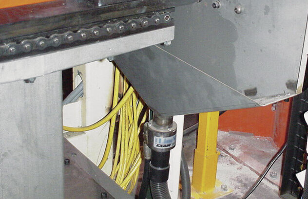 Heavy Duty Line Vac Conveys Metal Parts