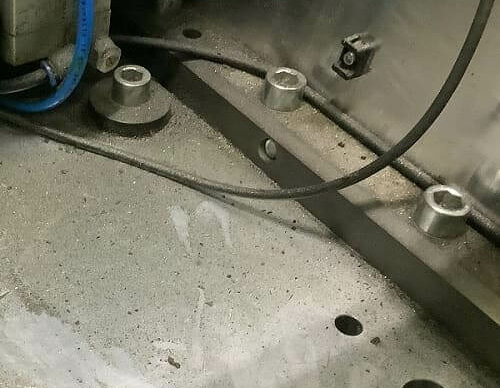 Metallstaub auf dem Boden einer Werkhalle